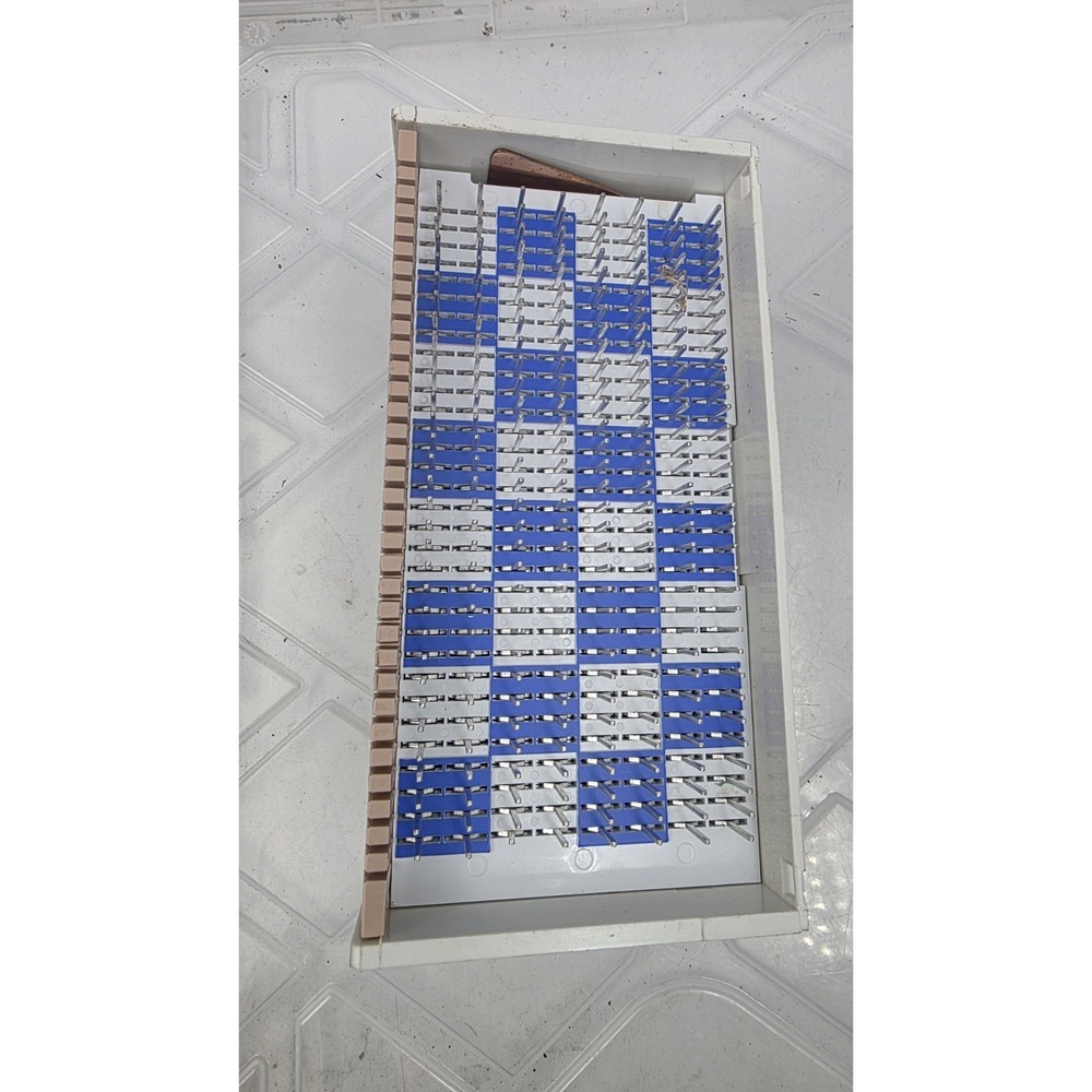 Terminal Block 89E1E-128 / 104024757 8x32 Wire